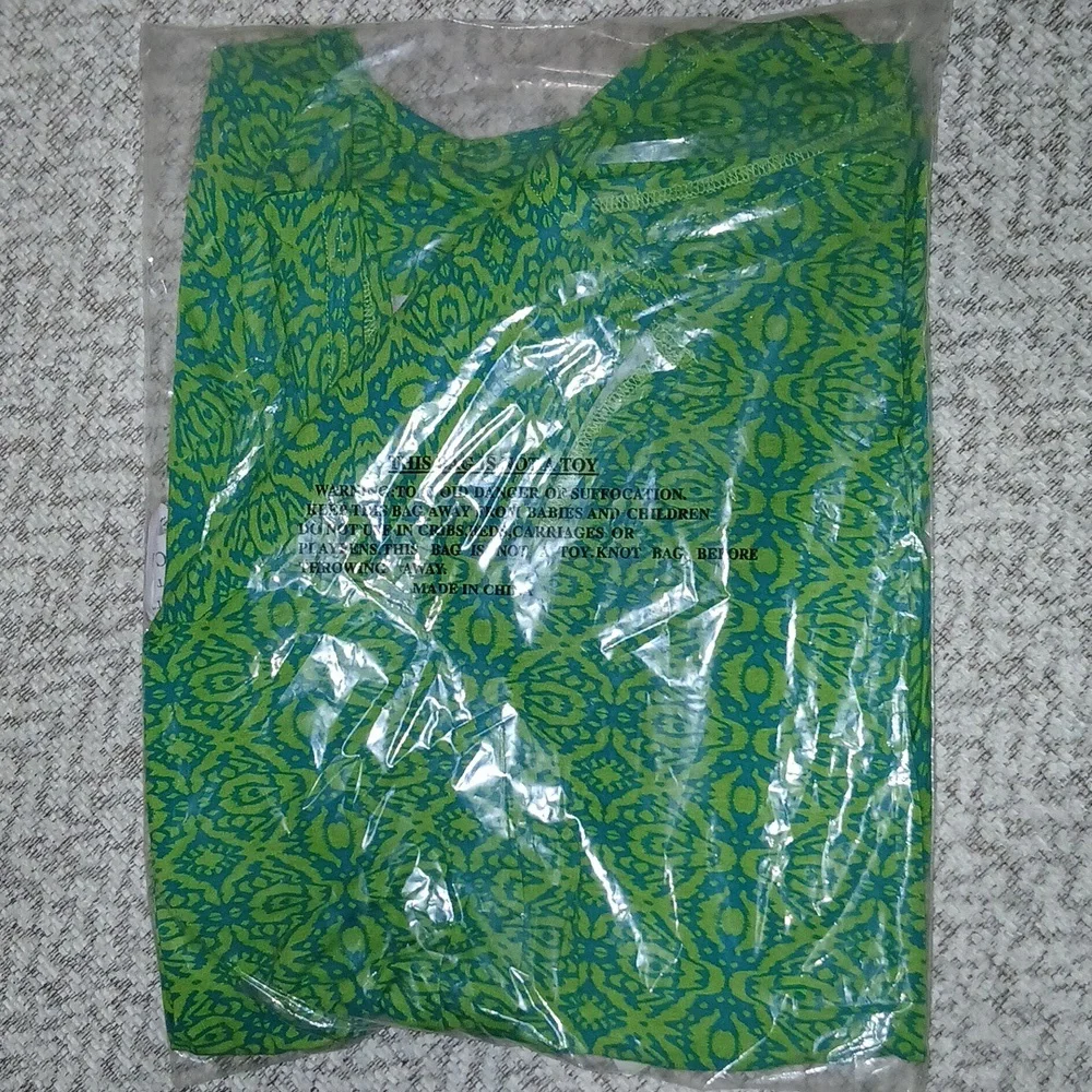 K Jordan S Teal-Kiwi Abstract Twist Shark Bite Top - Picture 5 of 5